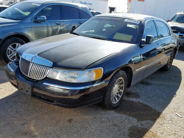 1LNHM82W31Y612943 - 2001 LINCOLN TOWN CAR S BLACK photo 2