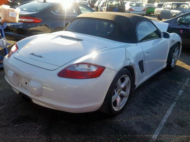 WP0CA29857U711324 - 2007 PORSCHE BOXSTER WHITE photo 4