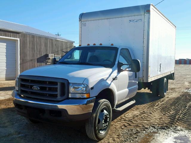 1FDAF56SX2ED39665 - 2002 FORD F550 WHITE photo 2