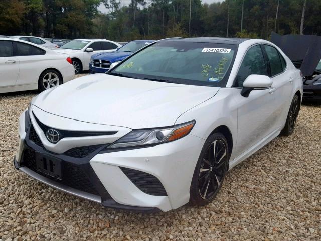 4T1B61HK5JU665193 - 2018 TOYOTA CAMRY XSE WHITE photo 2