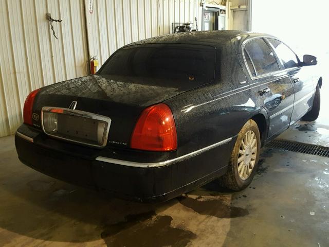 1LNHM82W33Y660655 - 2003 LINCOLN TOWN CAR S BLACK photo 4