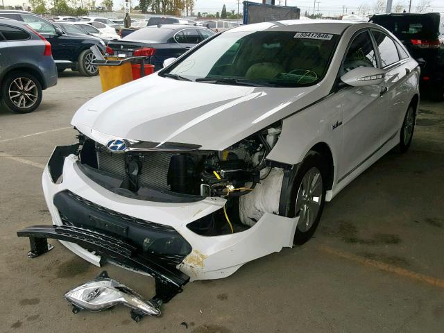 KMHEC4A44FA137530 - 2015 HYUNDAI SONATA HYB WHITE photo 2