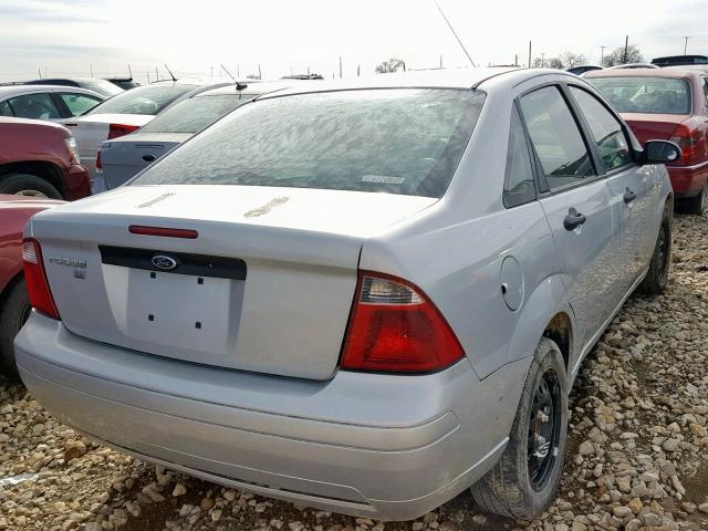 1FAFP34N47W119602 - 2007 FORD FOCUS ZX4 SILVER photo 4