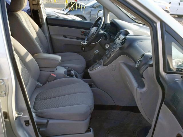 KNAFG526677117536 - 2007 KIA RONDO LX SILVER photo 5