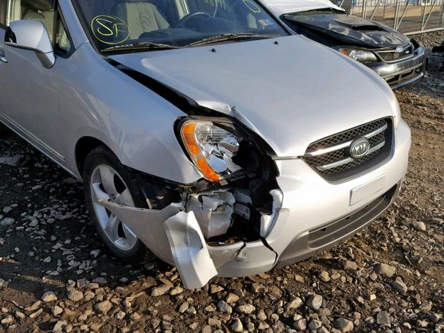 KNAFG526677117536 - 2007 KIA RONDO LX SILVER photo 9