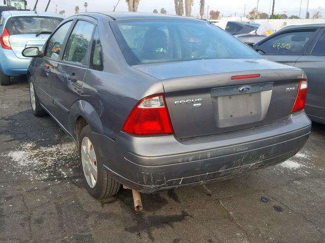 1FAFP34N26W182163 - 2006 FORD FOCUS ZX4 GRAY photo 3