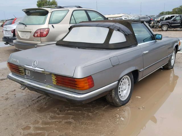 WDB1070421A004520 - 1984 MERCEDES-BENZ SLC 280 GRAY photo 4