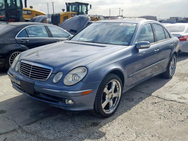 WDBUF65J55A634814 - 2005 MERCEDES-BENZ E 320 BLUE photo 2