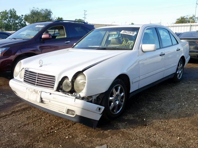 WDBJF65HXXA718095 - 1999 MERCEDES-BENZ E 320 WHITE photo 2