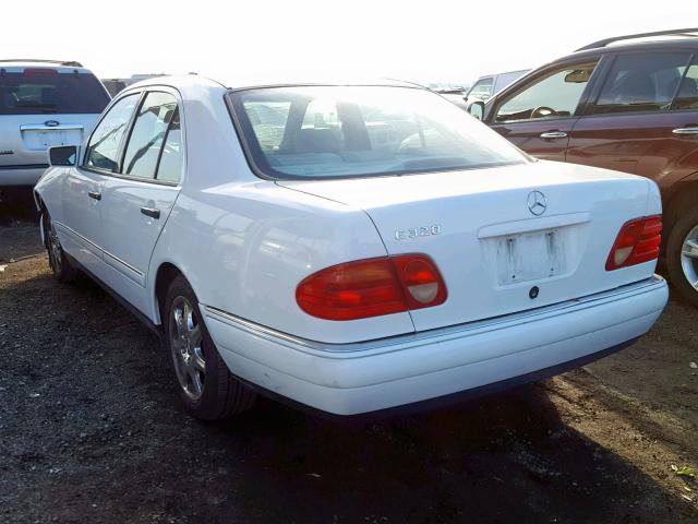 WDBJF65HXXA718095 - 1999 MERCEDES-BENZ E 320 WHITE photo 3