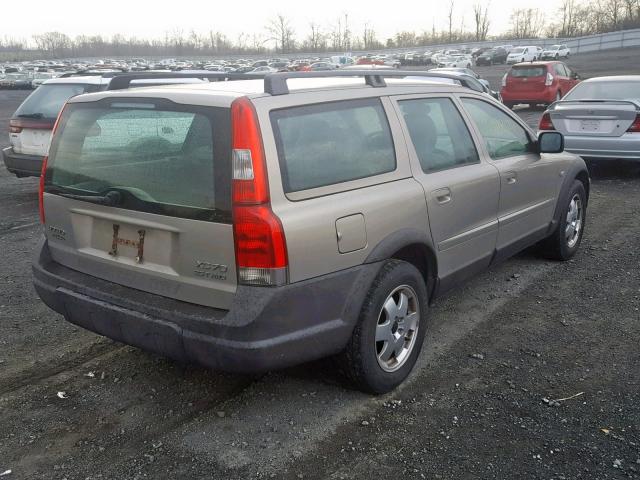 YV1SZ59H331096946 - 2003 VOLVO XC70 GOLD photo 4