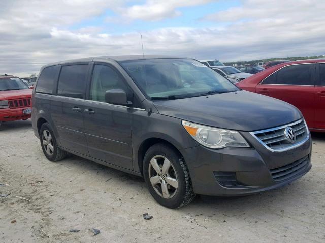 2V4RW3D12AR333257 - 2010 VOLKSWAGEN ROUTAN SE BROWN photo 1