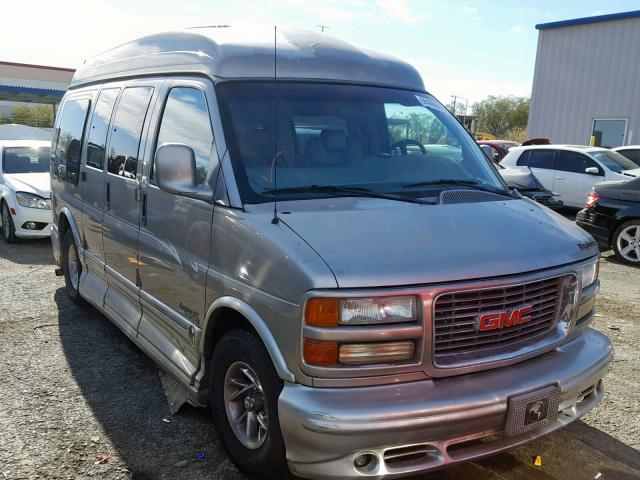 1GDFG15R521182712 - 2002 GMC SAVANA RV TAN photo 1