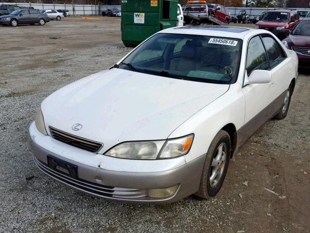 JT8BF22G2V0010211 - 1997 LEXUS ES 300 WHITE photo 2