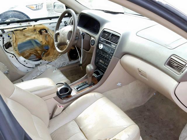 JT8BF22G2V0010211 - 1997 LEXUS ES 300 WHITE photo 5