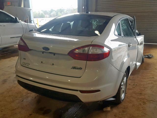 3FADP4BJ5JM104370 - 2018 FORD FIESTA SE WHITE photo 4