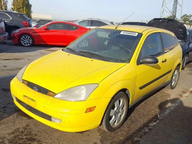 3FAFP31351R219480 - 2001 FORD FOCUS ZX3 YELLOW photo 2