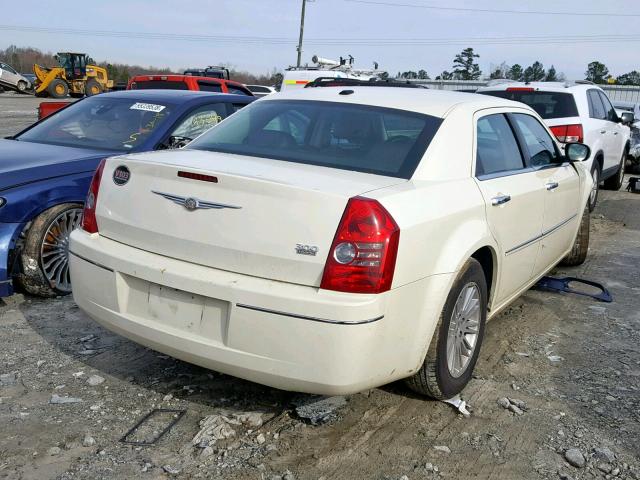 2C3CA5CV7AH203063 - 2010 CHRYSLER 300 TOURIN CREAM photo 4