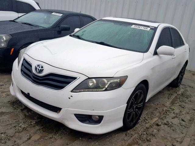 4T1BF3EK3AU565917 - 2010 TOYOTA CAMRY BASE WHITE photo 2