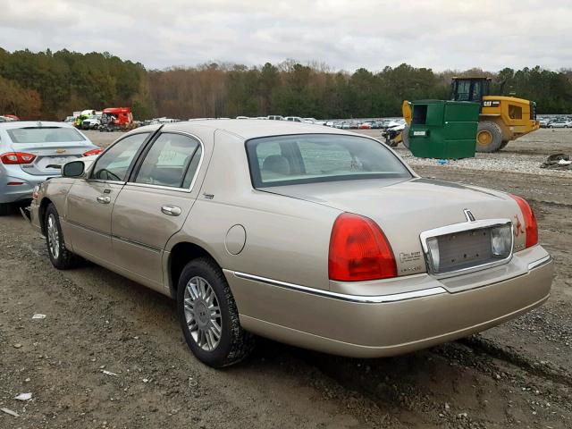 2LNHM82W68X659636 - 2008 LINCOLN TOWN CAR S TAN photo 3