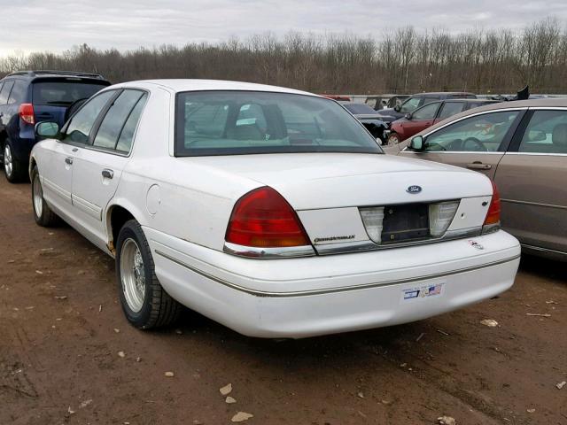 2FAFP74W1WX106521 - 1998 FORD CROWN VICT WHITE photo 3