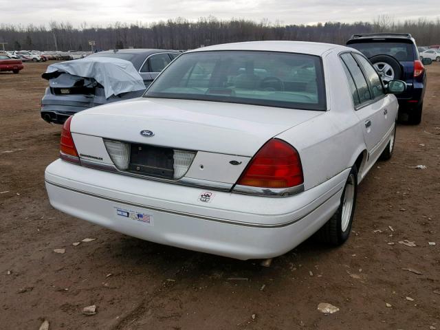 2FAFP74W1WX106521 - 1998 FORD CROWN VICT WHITE photo 4