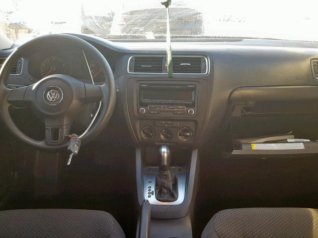 3VW2K7AJ9EM329932 - 2014 VOLKSWAGEN JETTA BASE GRAY photo 9