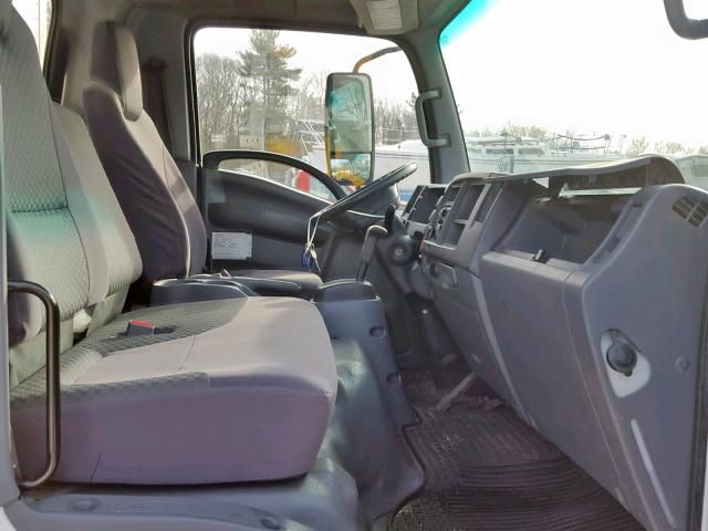 JALC4W162C7000793 - 2012 ISUZU NPR HD WHITE photo 5