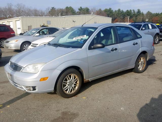 1FAFP34N45W285311 - 2005 FORD FOCUS ZX4 SILVER photo 2