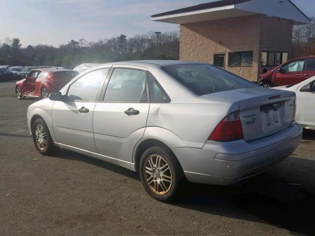 1FAFP34N45W285311 - 2005 FORD FOCUS ZX4 SILVER photo 3