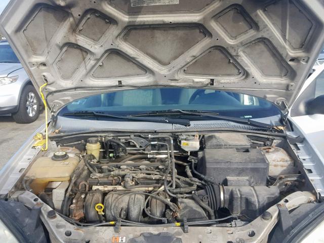 1FAFP34N45W285311 - 2005 FORD FOCUS ZX4 SILVER photo 7