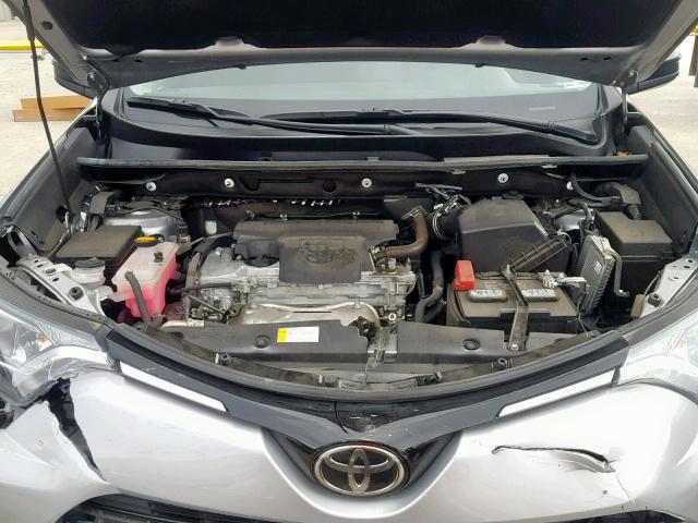 2T3ZFREV5JW428058 - 2018 TOYOTA RAV4 LE SILVER photo 7