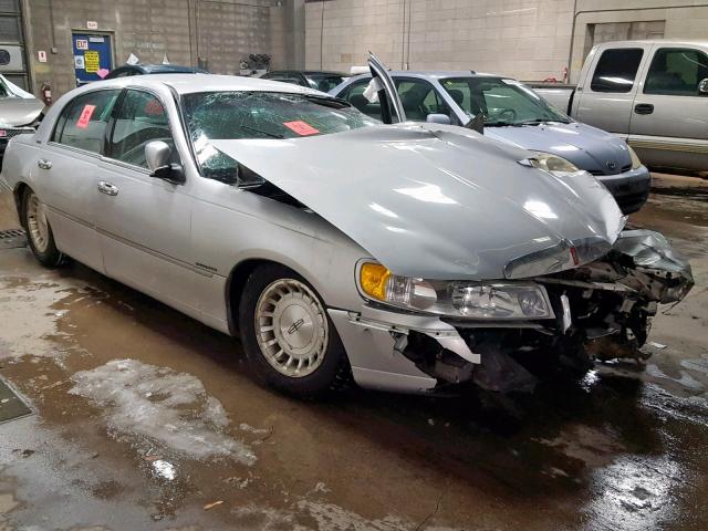 1LNFM81W6WY629879 - 1998 LINCOLN TOWN CAR E SILVER photo 1