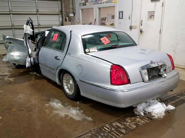 1LNFM81W6WY629879 - 1998 LINCOLN TOWN CAR E SILVER photo 3