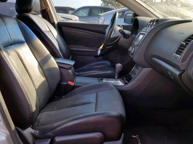 1N4BL21E78N425919 - 2008 NISSAN ALTIMA 3.5 SILVER photo 5