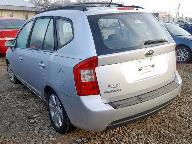 KNAFG525X87132436 - 2008 KIA RONDO BASE SILVER photo 3