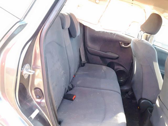 JHMGE8H31DC000766 - 2013 HONDA FIT GRAY photo 6