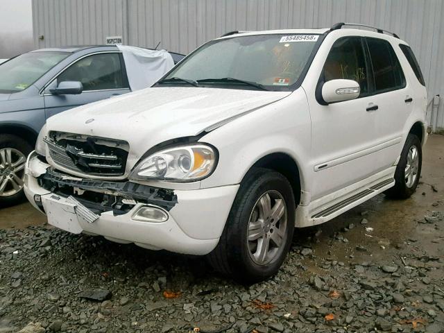 4JGAB75E45A543036 - 2005 MERCEDES-BENZ ML 500 WHITE photo 2