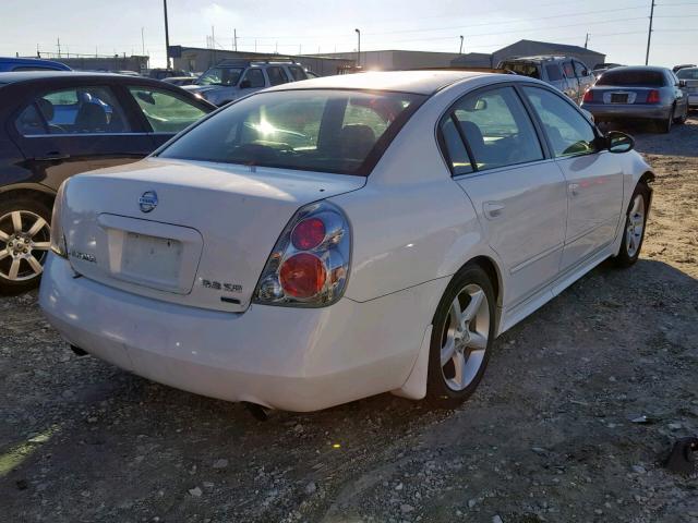 1N4BL11D15C107237 - 2005 NISSAN ALTIMA SE WHITE photo 4