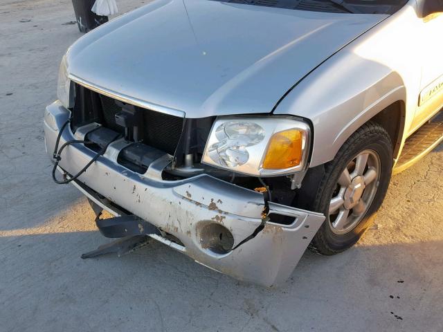 1GKDT13S842139951 - 2004 GMC ENVOY SILVER photo 9