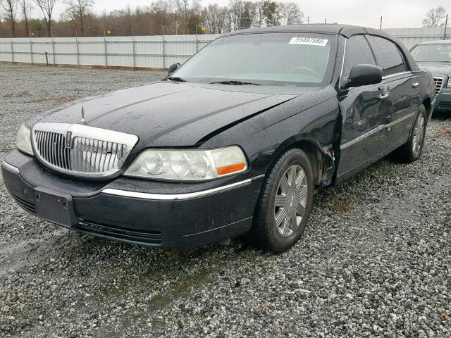 1LNHM83W74Y635340 - 2004 LINCOLN TOWN CAR U BLACK photo 2