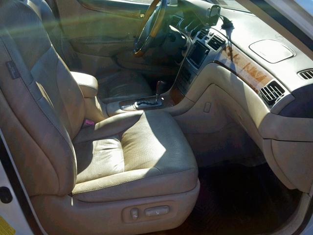 JTHBA30G565147915 - 2006 LEXUS ES 330 WHITE photo 5