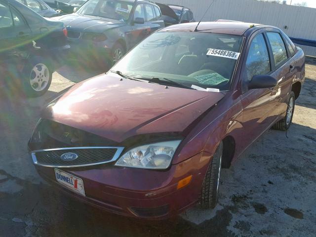 1FAHP34N77W125452 - 2007 FORD FOCUS ZX4 RED photo 2