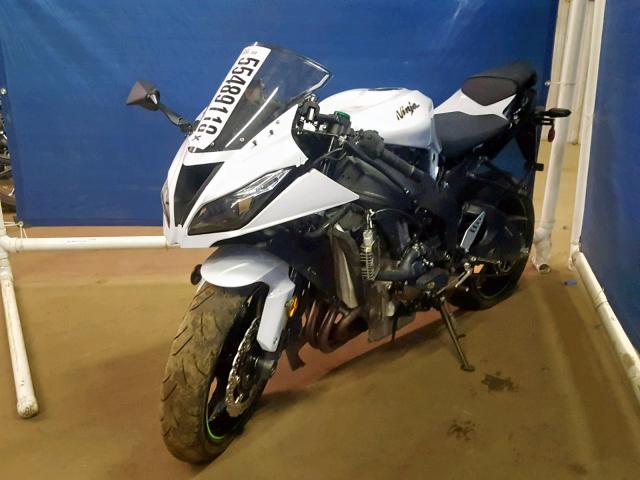 JKBZXJE17HA025158 - 2017 KAWASAKI ZX636 E WHITE photo 2