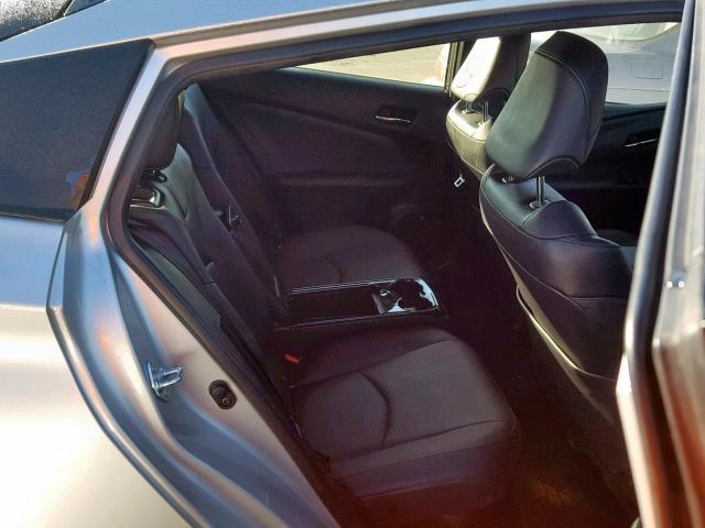 JTDKARFP9H3012642 - 2017 TOYOTA PRIUS PRIM 银色 照片 6