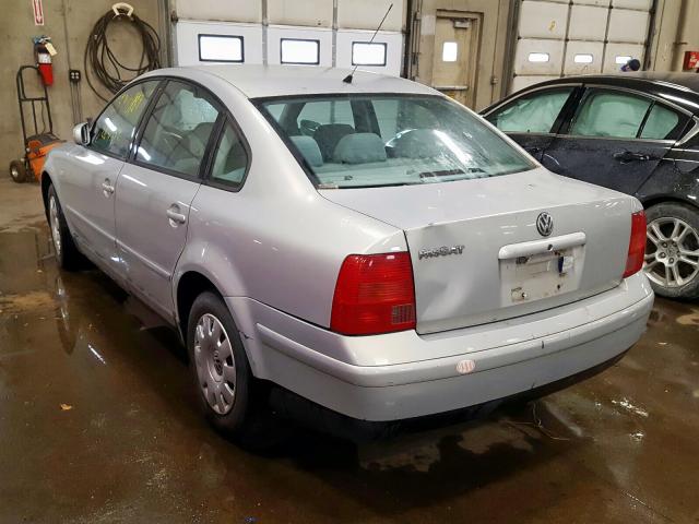 WVWAC63B11P010363 - 2001 VOLKSWAGEN PASSAT GLS SILVER photo 3