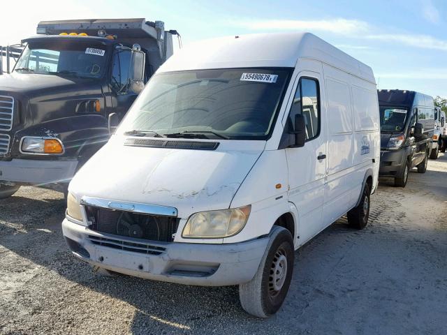 WD2YD641925369425 - 2002 FREIGHTLINER SPRINTER 2 WHITE photo 2