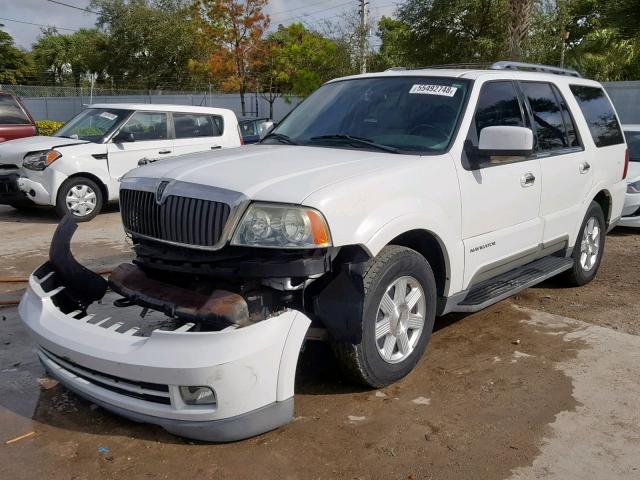 5LMFU27R74LJ22799 - 2004 LINCOLN NAVIGATOR 白色 照片 2
