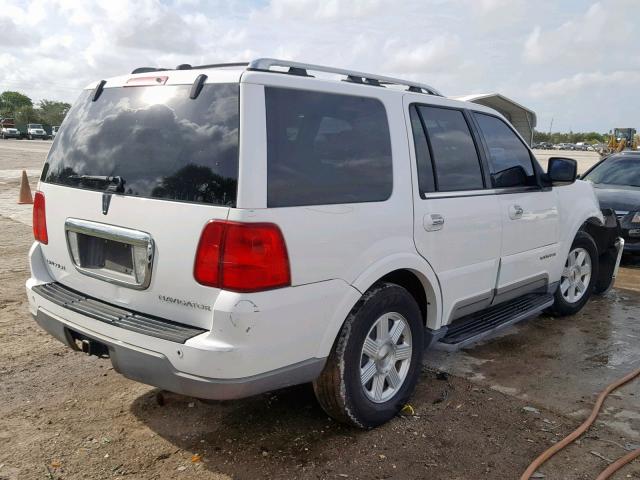 5LMFU27R74LJ22799 - 2004 LINCOLN NAVIGATOR 白色 照片 4