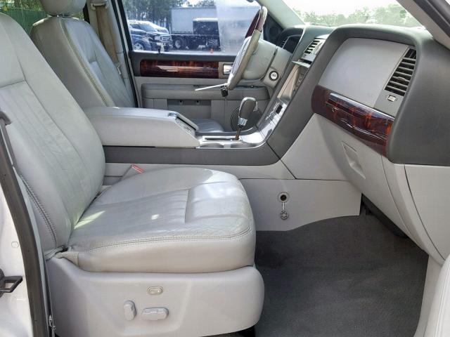 5LMFU27R74LJ22799 - 2004 LINCOLN NAVIGATOR 白色 照片 5